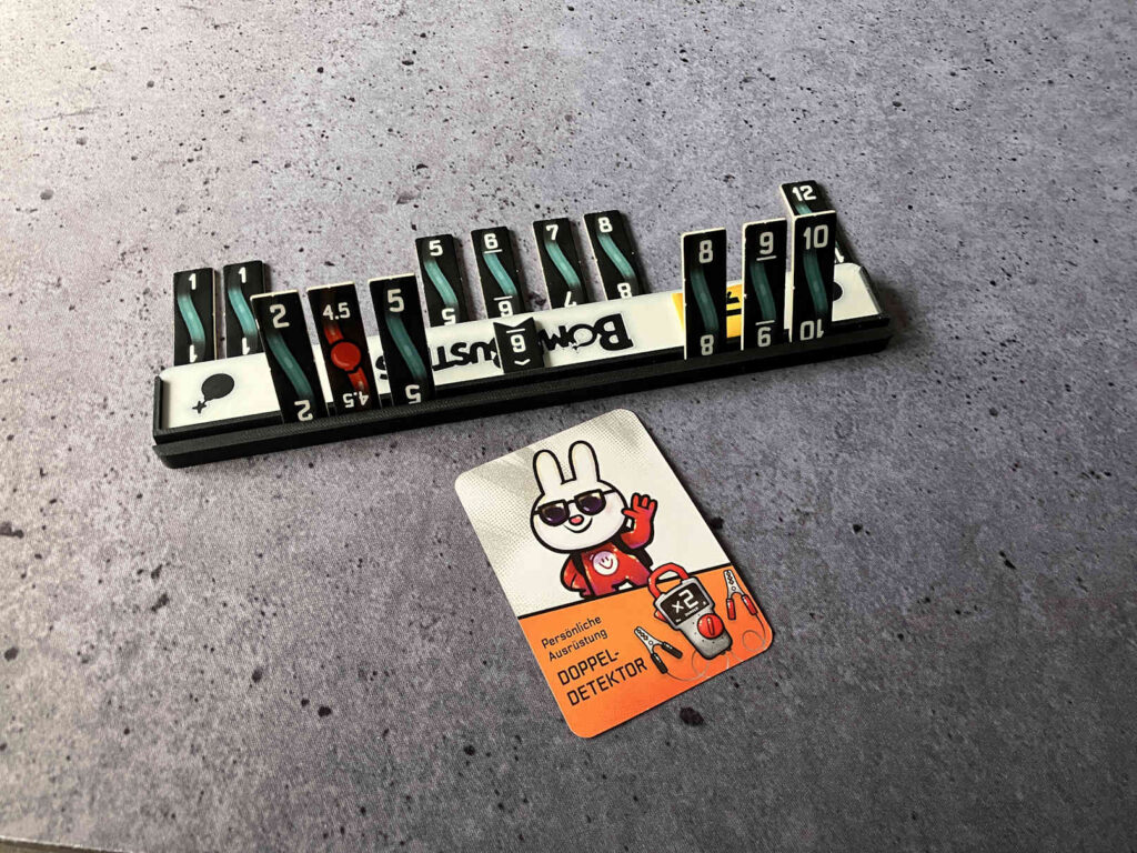 Blick auf das Spielerbänkchen mit den verschiedenen Kabeln